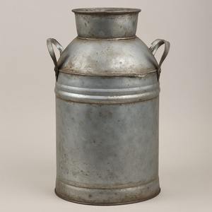Lata de leche galvanizada de inspiración vintage hecha a mano con forma duradera perfecta para hogares, jardín y decoración de granja al aire libre - Product Image 3