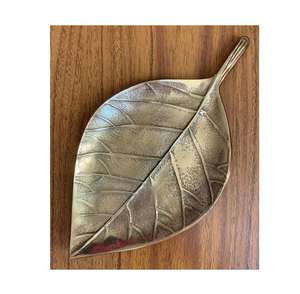 Plat de service en forme de feuille tendance et design, plateau de service en métal classique en forme de feuille, finition argentée, plat de service en forme de feuille design - Product Image 2