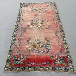 Alfombra Turca de 3.9x7.9 pies, Alfombra Vintage, Alfombra Roja con Puntos de Polka, de Lana - Product Image 1