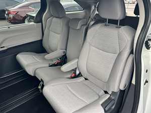 Toyota Sienna LE Híbrida Usada 2024 - Product Image 4