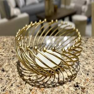 ชามใส่ผลไม้ดีไซน์ลายใบไม้ทองเหลืองทันสมัยเหมาะสำหรับวางกลางโต๊ะอาหารและตกแต่งบ้านร่วมสมัย - Product Image 3