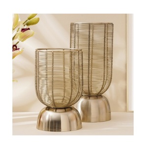 Pot de vase à fleurs décoratif en métal pour la maison et le bureau Pot de vases à fleurs de table taille personnalisée indien fait à la main - Product Image 1