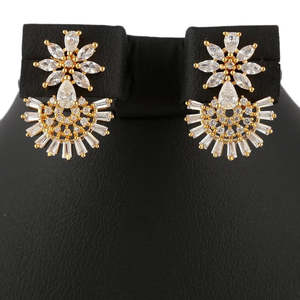 Kundan Jewellery <b>Locket</b> Set - Golden & White - Product Image 3