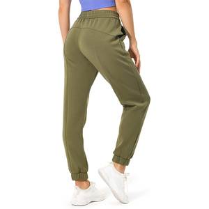 Conjunto de chándal personalizado de secado rápido para mujer Chaqueta transpirable y corredores con decoración pintada frontal plana Suministro ODM - Product Image 3