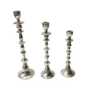 Bougeoir en Métal de Haute Qualité en Aluminium Nickel Couleur Bougeoir pour Décorations de Table Candélabres en Métal - Product Image 1