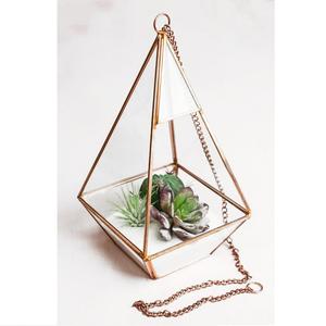 Bougeoir décoratif fait à la main en métal et verre Design de luxe Lanterne à bougie en verre fini antique pour décoration - Product Image 1