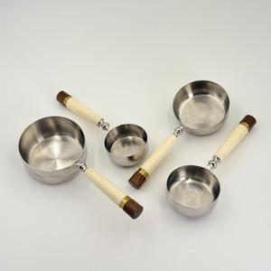 Utensilios de Medición de Cocina, Tazas y Cucharas Medidoras de Acero Inoxidable, Juego de Cuatro Piezas de Cucharas y Tazas Medidoras con Mango de Resina - Product Image 2