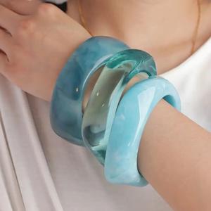 Brazaletes de Resina Impermeables Hechos a Mano de Primera Calidad para Mujer, Acabado Brillante, Diseño Único, Joyería de Moda, Colores Personalizados para el Estilo Diario - Product Image 2