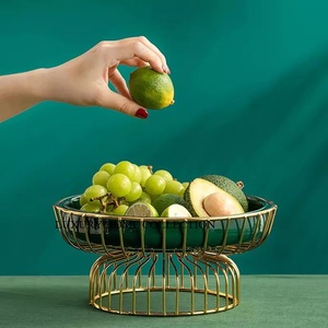 Grande corbeille à fruits artisanale en métal faite de fils de fer durables avec charme vintage et structure incurvée attrayante - Product Image 5