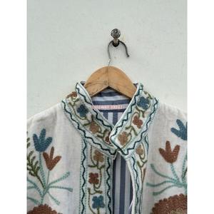 Veste d'hiver en velours brodée à la main Suzani, tendance indienne, pour femmes, veste courte Suzani, taille unique, veste courte matelassée - Product Image 6