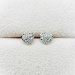 Boucles d'oreilles clous en or blanc massif 18 carats avec diamant naturel taille brillant rond, style amour, couleur G, pour femme, par Sheri Jewels - Product Image 2