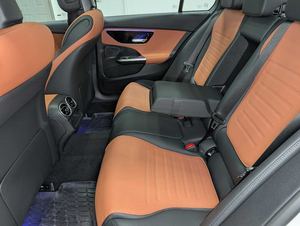 พร้อมส่งมอบ ปี 2025 เมอร์เซเดส-เบนซ์ ซี-คลาส C 300 4MATIC ตัวท็อป รถมือสองสำหรับขาย - Product Image 3