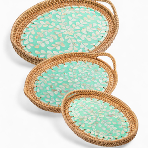 Plateau ovale décoratif en rotin avec incrustation de nacre, export en gros pour hôtels, restaurants, traiteurs - Product Image 2