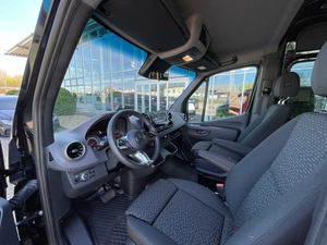 Mercedes-Benz Sprinter 319 d'occasion 2025, 2.0L 4 cylindres (190 ch), propulsion arrière, diesel Euro 6, transmission automatique, conduite à gauche - Product Image 2