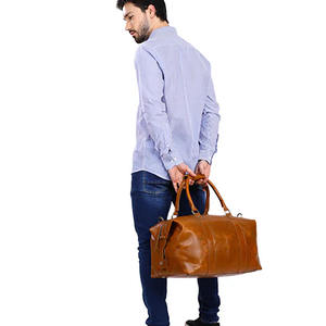 Bolsa de lona de cuero PU vegana personalizada para hombre, estilo plegable, cierre de cremallera, diseño de paneles de moda para viajes informales - Product Image 5