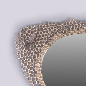 Juego de espejos de pared de pétalos dorados, espejo redondo de Metal Floral hecho a mano de lujo para decoración moderna del hogar - Product Image 6