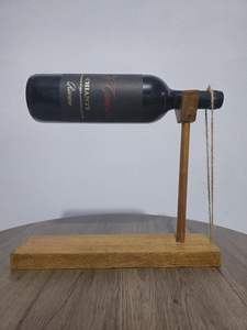 Porta Botellas de Madera que Ahorra Espacio, Ofrece Almacenamiento Práctico Sin Comprometer el Estilo - Product Image 6