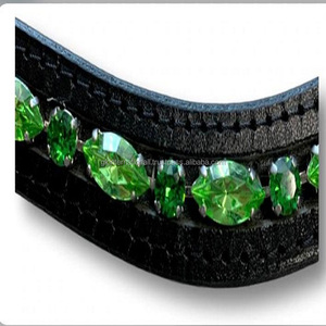 กำไลข้อมือหนังสีดำรูปคลื่นพร้อมห่วงโซ่ทรงรีสีเขียวมรกตและคริสตัลทรงกลมในทุกขนาดที่กำหนดเอง - Product Image 6