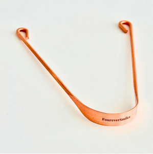 Nettoyant de langue classique en cuivre pour une routine de soins bucco-dentaires holistique favorisant un nettoyage naturel et des habitudes quotidiennes saines - Product Image 5