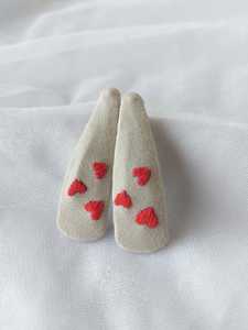 Pinza de pelo bordada con motivo de corazón hecha a medida con patrones Bordados florales ideal para reventa en tiendas de accesorios para el cabello - Product Image 4