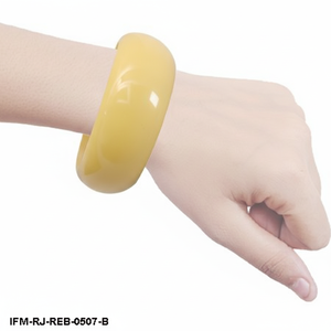 Bracelet jonc en résine épaisse de style vintage, dôme opaque jaune pastel audacieux, minimaliste, empilable, bijoux rétro pour femmes - Product Image 6