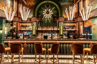 Rak Display Wine LED Ramah Lingkungan Berbahan Metal Modern, Furnitur Rak Bar Kustom untuk Dekorasi Interior Pub dan Klub