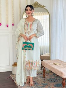 Dernier Designer Collection Viscose Chanderi Broderie Travail Top Broderie Travail Manches Longues Avec Pantalon Avec Broderie Dupatta - Product Image 4