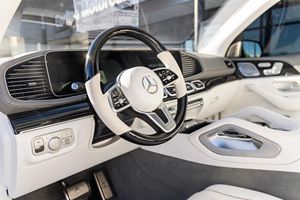 เมอร์เซเดส-เมย์บัค GLS 600 ปี 2023 สภาพใช้งานมาแล้ว - Product Image 4