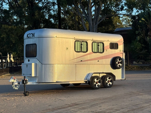 Remolque para Caballos ICON 3HAL Transporter SN Serie Epic 2026, Remolque Personalizado para Transporte de Caballos con Espacio para Alojamiento, Buen Precio - Product Image 2