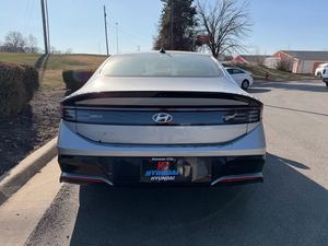 Hyundai Sonata SEL FWD 2024 Plateado Brillante Usado con Techo Solar, Arranque Remoto, Asientos de Cuero, Transmisión Automática y Rines de Aleación - Product Image 4