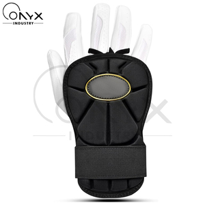 Protège-mains de baseball professionnel de style moderne, rembourrage en mousse EVA absorbant les chocs, léger, respirant, durable, personnalisable - Product Image 1