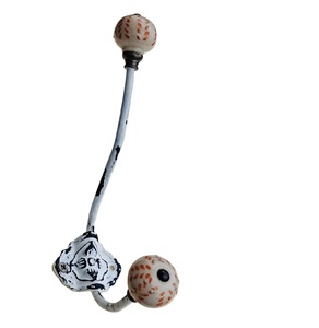 Crochets pour manteaux et chapeaux en fonte Shabby Chic Lavage vert clair avec boutons en céramique Crochets et rails Produit - Product Image 5