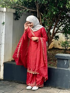 SÉQUENCE SPÉCIALE FESTIVAL BRODERIE SUR DESSUS EN TISSU DE SOIE ET PLAZZO AVEC ENSEMBLE DUPATTA - Product Image 4