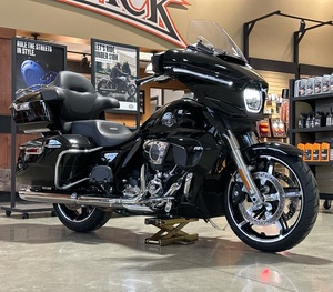 Harley-Davidson Street Glide Ultra Trike de Próxima Generación 2025 con Acabado Cromado en Negro Vívido y Motor Milwaukee 8 117 en Venta - Product Image 1
