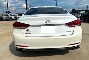 Super affaire.. Hyundai Genesis 3 d'occasion. 8 A W D - Product Image 5