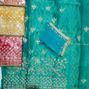 ชุดปากีสถานแบบพรีเมี่ยมปักด้วยมือจากนักออกแบบสมัยใหม่สำหรับผู้หญิงสไตล์ดั้งเดิมในด้านแฟชั่นที่สวยงาม - Product Image 1