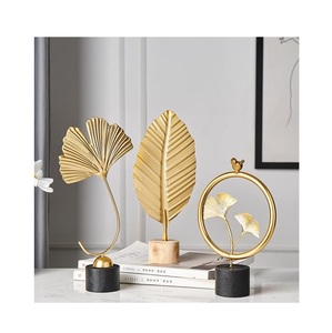 Escultura Artesanal de Aluminio Fundido con Diseño Moderno, Forma Artística y Decoración de Primera Calidad para Espacios Interiores de Lujo - Product Image 2
