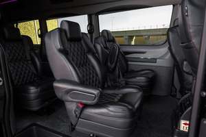 Fourgonnette de luxe VIP Sprinter 2025 |   Bus d'affaires exécutif 9-12 places |   Fourgonnette haut de gamme avec sièges inclinables en cuir - Product Image 3