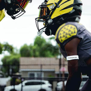 En stock Venta caliente de fútbol americano Bicep Bands Professional Made American Football Bicep Bands - Product Image 3