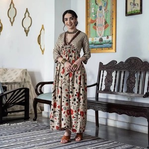 Main indienne bloc coton robe personnalisée mariée cadeau de mariage femme élégante robe de soirée robe à imprimé floral cadeau pour elle - Product Image 1