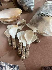 Bien fini et poli clair nacre coquille cuillère Spork ensemble élégant et moderne fait à la main vietnamien qualifié artisans - Product Image 4