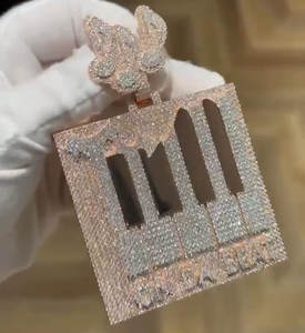 Colgante de Plata de Ley 925 con Diseño Cuadrado, Bañado en Rodio, con Diamante Moissanita VVS Brillante, Estilo Hip Hop, para Uso Unisex en Fiestas - Product Image 1