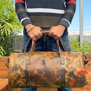 Sac de sport personnalisé en cuir pleine fleur sac de voyage pour le week-end bagage de nuit sac de sport vintage en cuir véritable cadeaux pour lui - Product Image 1