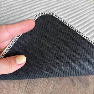 พรมปูพื้นสี่เหลี่ยมสีเทาพื้นหลังยางกันลื่นสำหรับใช้ในบ้าน 68x120 ซม. - Product Image 4