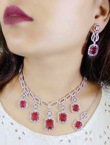 Élégant collier de diamants américains serti d'une forme de feuille pour les femmes, les mariages et les fêtes. - Product Image 5