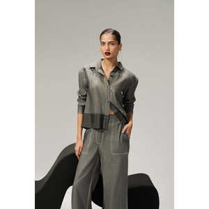 Blusa de Mezclilla Negra para Mujer con Adornos y Botones - Product Image 1