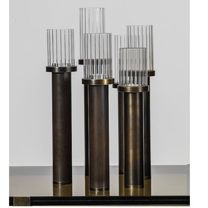 Candelabro de Latón y Aluminio de Lujo Hecho a Mano, Acabado Premium, Estilo Moderno, Decoración para el Hogar de Alta Gama - Product Image 5