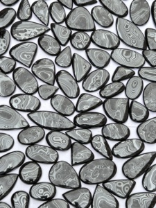 ARHAN GEMS Plata Natural Psilomelane Cabujón suelto Piedras preciosas Forma y tamaño mixtos 10-40mm Lote para la fabricación de joyas - Product Image 3