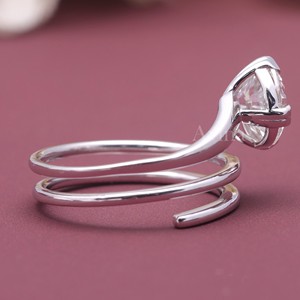 Anillo Espiral con Diamante Cultivado en Laboratorio Certificado por IGI de Avina Jewels, Chapado en Oro de 18K y Rodio, Anillo de Compromiso Solitario Moderno de Lujo - Product Image 5