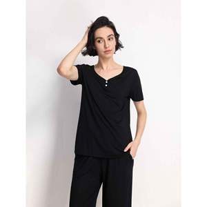Conjunto Capri de Bambú con Encaje y Cuello en V para Mujer, Tejido de Punto Suave y Cómodo para Verano - Product Image 6